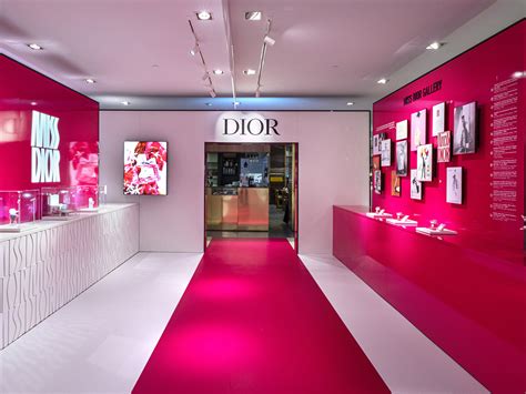 the pop up miss dior.